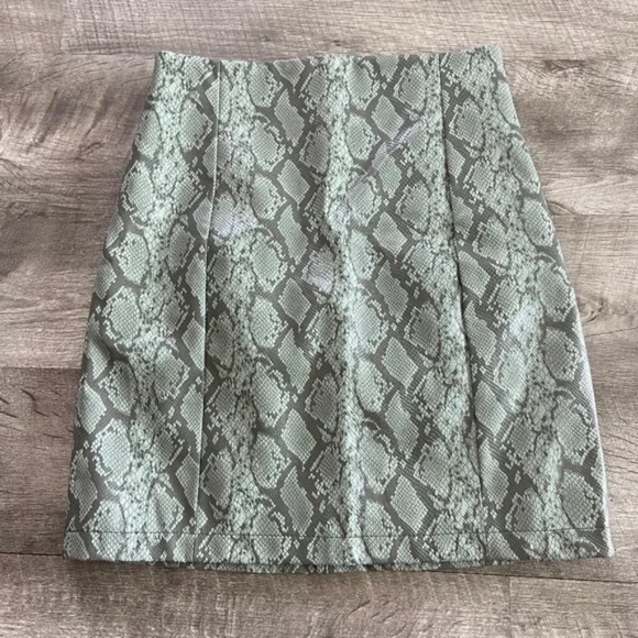 Ronny Kobo Rida Sage Snake Skin Vegan Leather Mini Skirt - Picture 6 of 7